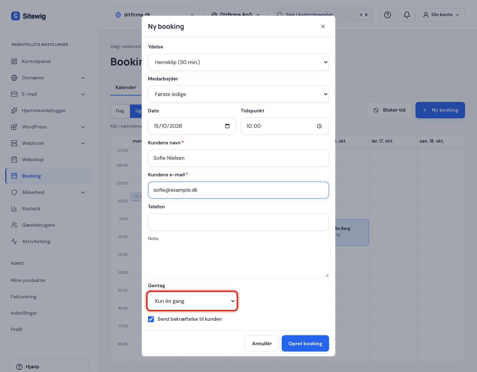 Vinduet Ny booking med ydelse, medarbejder, tidspunkt, kundens oplysninger og feltet Gentag