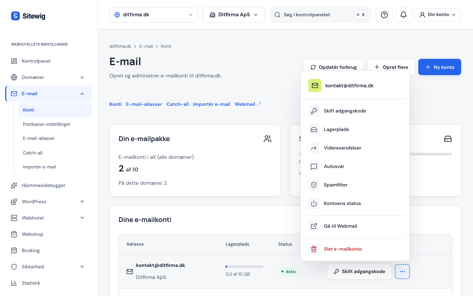 E-mail → Konti med menuen ved kontakt@ditfirma.dk åben og Videresendelser markeret