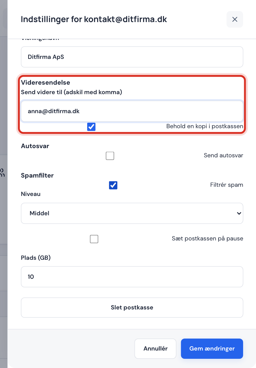 Skuffen Indstillinger for kontakt@ditfirma.dk med Send videre til udfyldt og Behold en kopi i postkassen