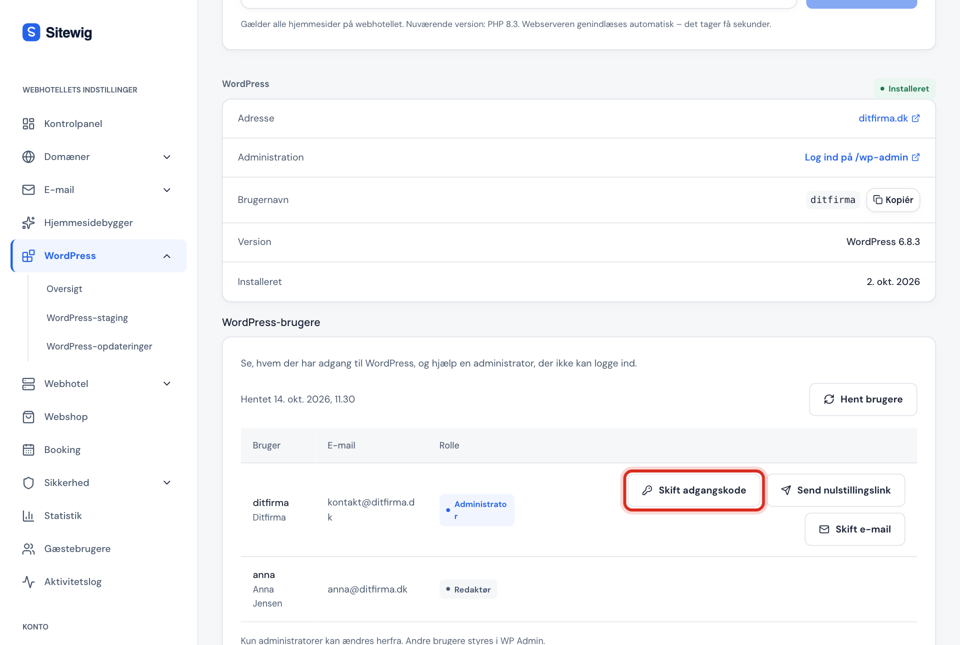 Kortet WordPress-brugere med tabellen Bruger, E-mail og Rolle og knappen Skift adgangskode markeret ud for administratoren